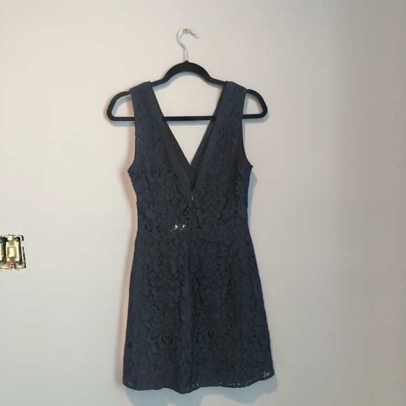 ⭕️ PRICE FIRM BB Dakota Size 4 Janelle Navy Blue Lace Sleeveless Dress - Picture 5 of 7